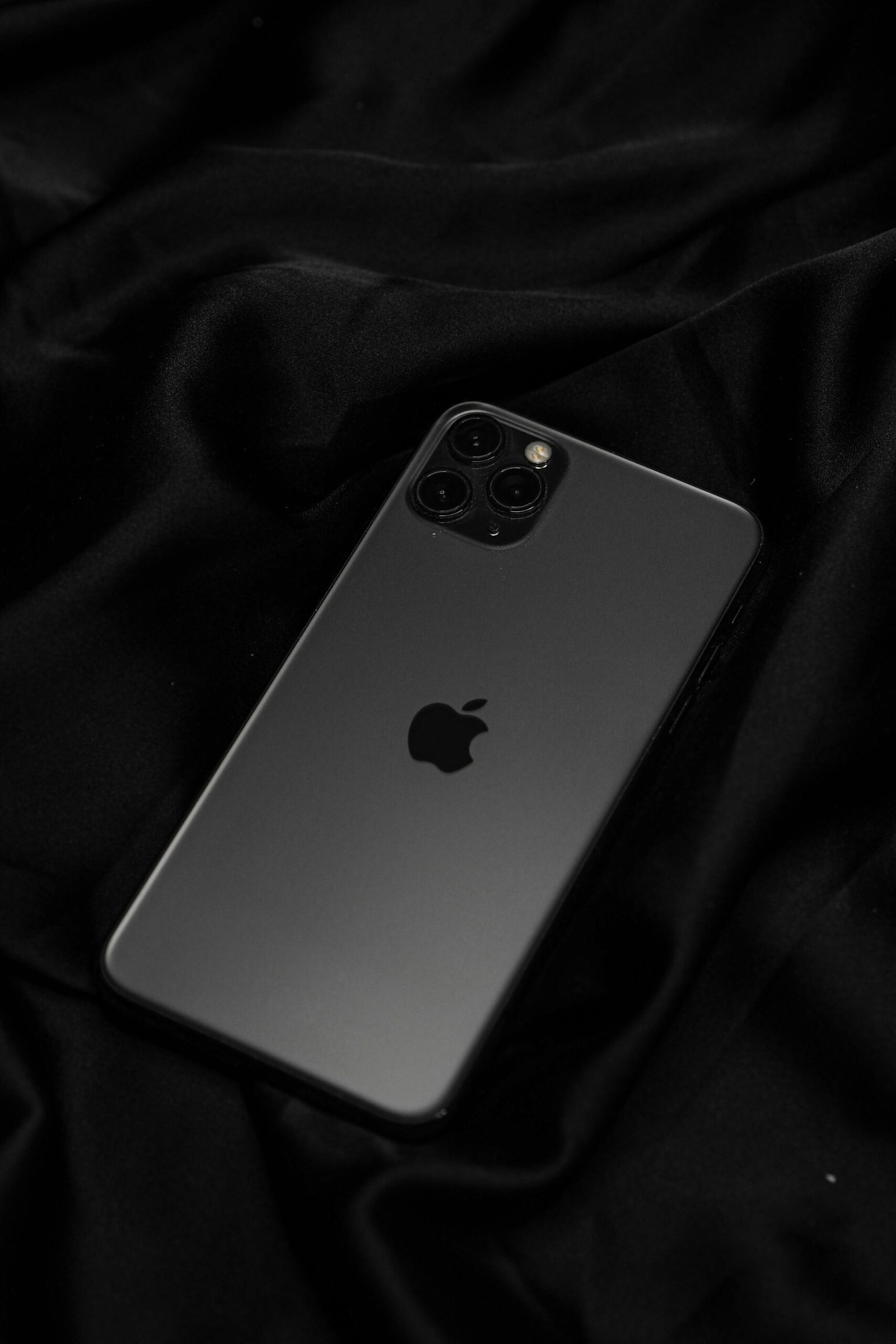 Apple Topped the Global Smartphone Market in 2025 — and Q1 2026 Tells an Even Bigger Story