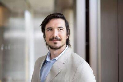 Interview: Vlad Tenev on Robinhood Chain’s $1B DEX Surge, Retail Power, and the “Sidelined Cats” Warning